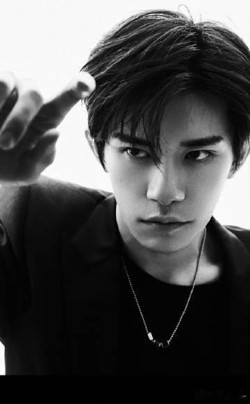 易烊千玺会拍多拍爱看 看千玺的照片总是让我感受到一种特别的温暖，无论是阳光下的帅