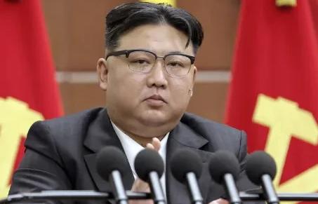金正恩这回是真急了眼还是被逼上绝路？！三天的劳动党全会开完，直接把韩国踹进“头号