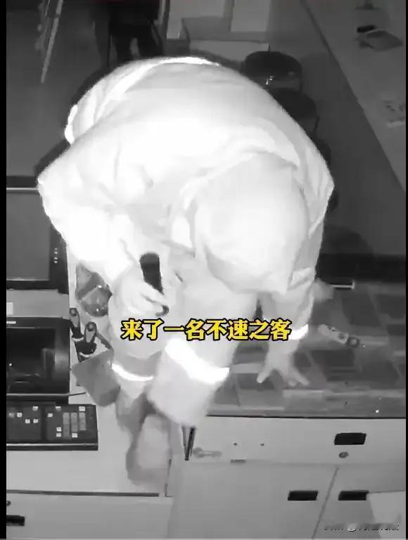 **500张刮刮乐，藏在鞋盒里的“暴富梦”，最终刮出一副冰冷的手铐。**

浙江