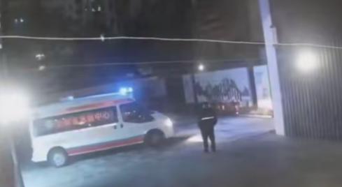 “冤不？”云南昆明，一保安上夜班，提前打卡接班、开完例会后，按排班回员工宿舍等换