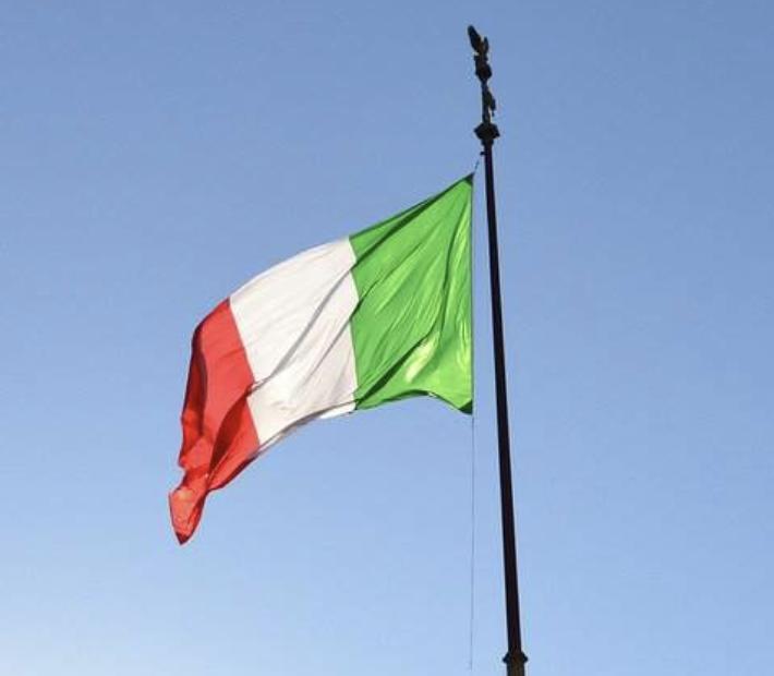 意大利于周一开始将地中海拦截的移民转移至阿尔巴尼亚的中心，此举在欧洲尚属首次，已