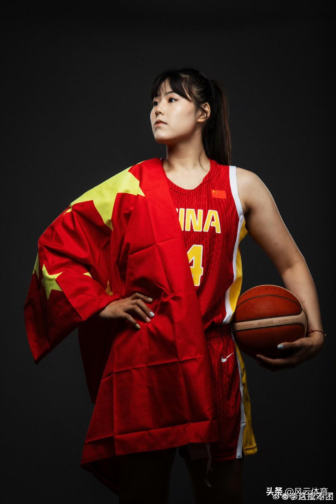曝李月汝拟收购一支欧洲女篮球队！

中国女篮球员李月汝今天在网络直播时透露自己将