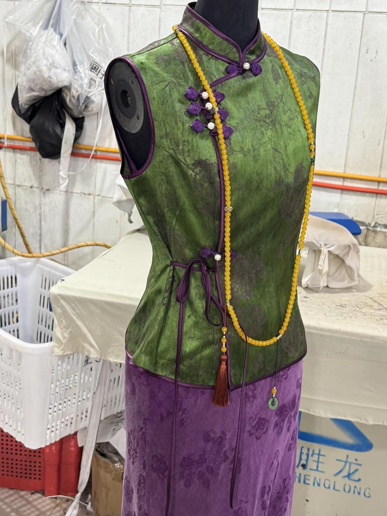 穿搭中式穿搭画报夫人富贵穿搭，绿配紫，绝了