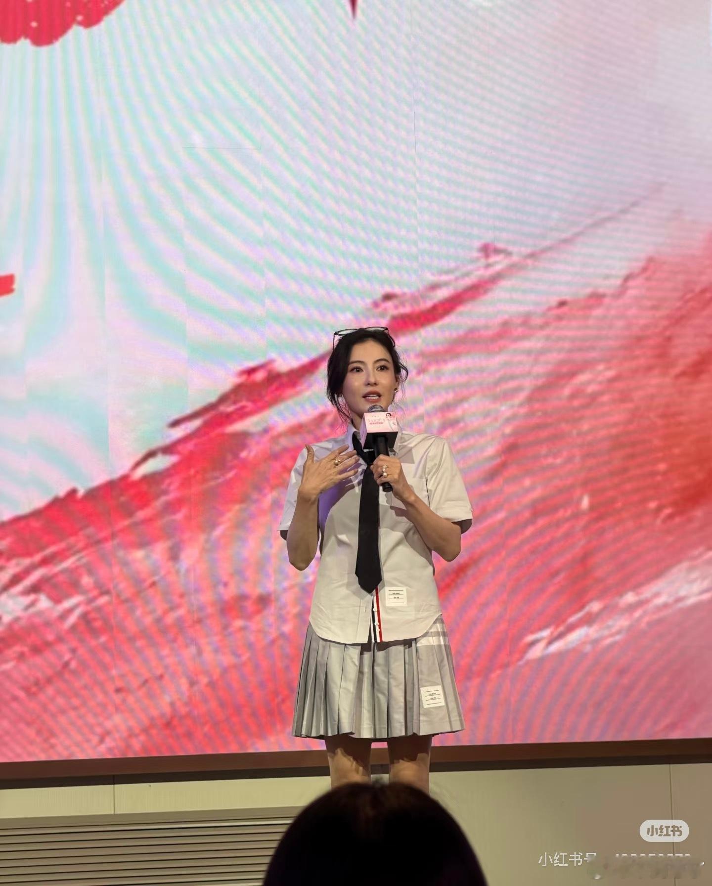 造物主的女儿就是这样，感觉老芝已经代谢掉一半了。初始设定就是美人此后不管怎么倒腾