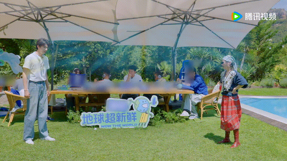 林一一句话全世界的问号都吻上了金靖 林一这粤语传声筒，玩得金靖哭笑不得，一句“雷