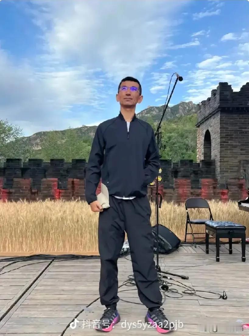 各花入各眼，东方小孙竟然也有这么些捧场的！


东方小孙更新了抖音，评论区一堆跟
