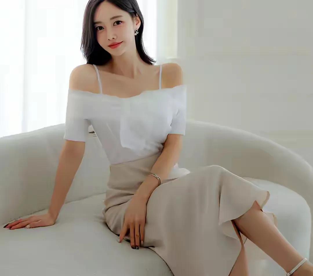 从女孩的穿着打扮上看，厦门的女孩要比佛山的女孩开放大胆的多。
我在佛山这个地方前