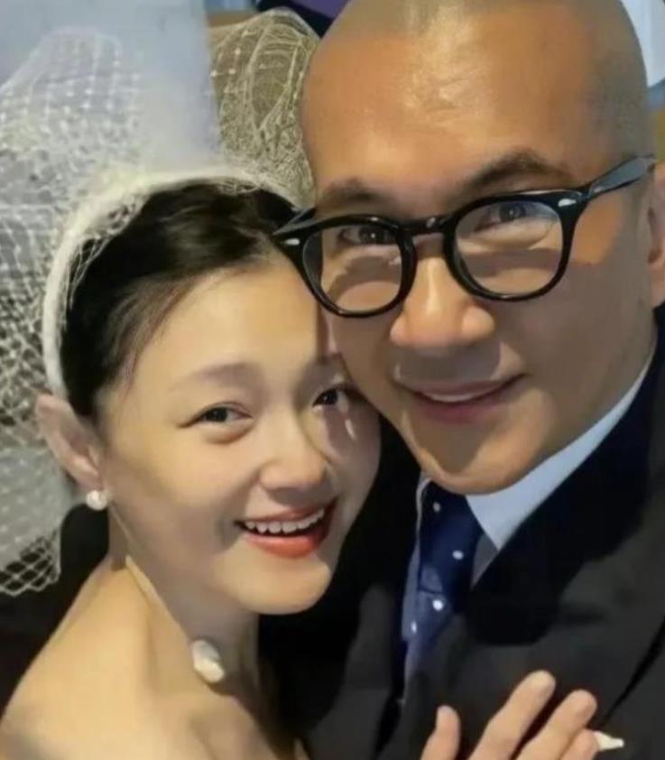 大S的突发死亡，汪小菲的悲伤心急也是正常！咋就说是表演了哪？难理解这些喷子了。