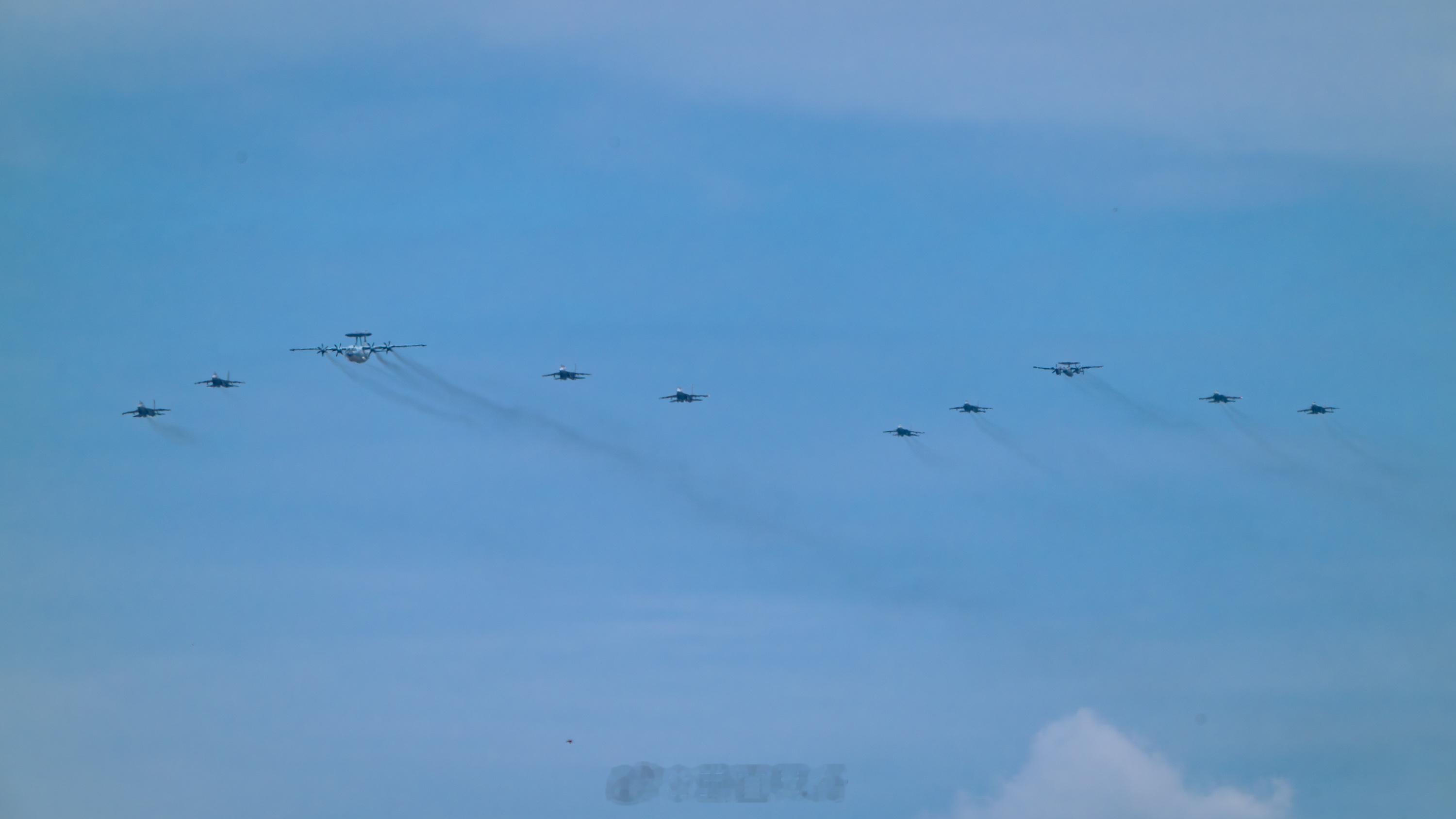 空警500A与歼16、空警600与歼15T的组合分别成为本次空中梯队的前两个编队