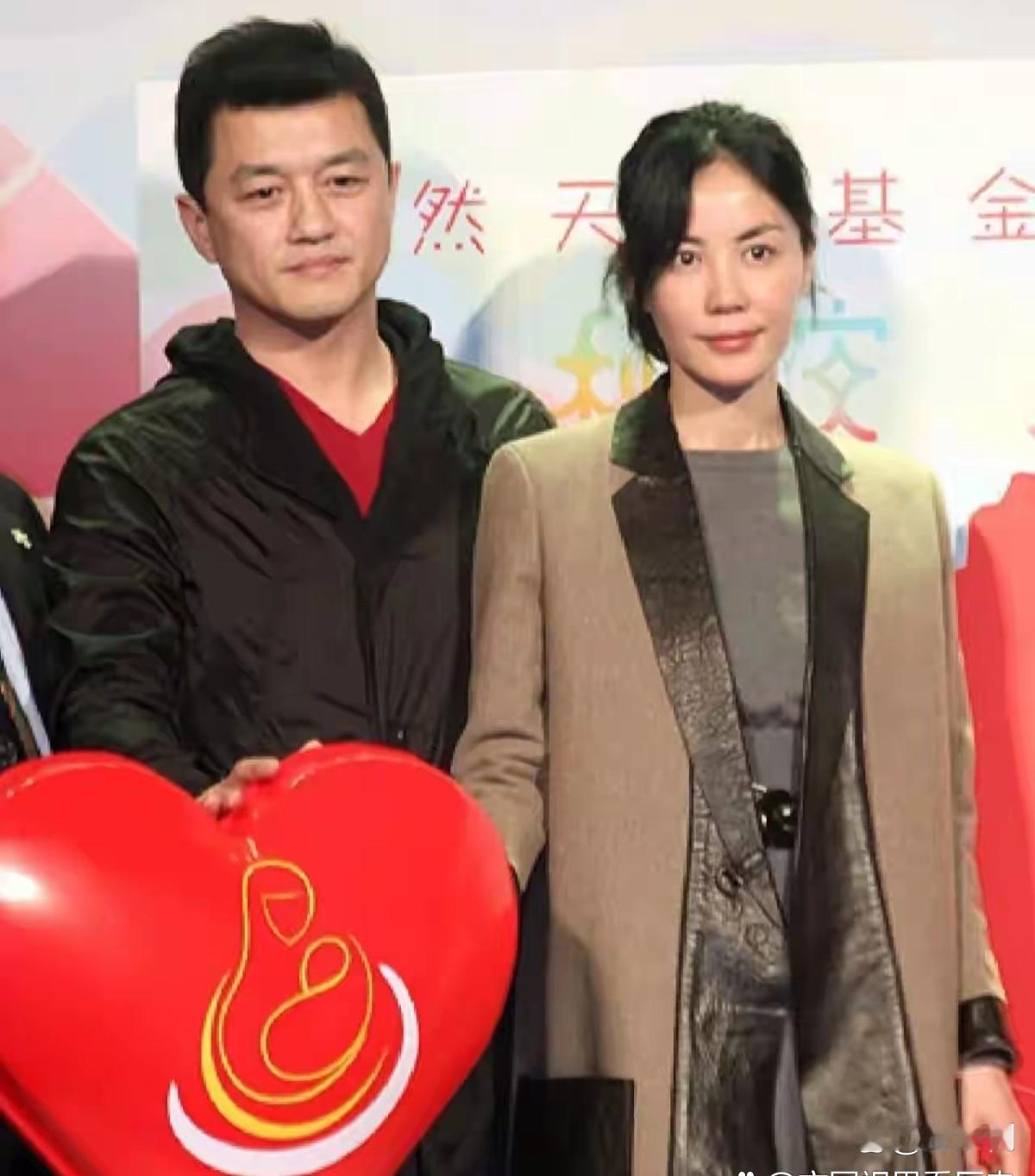 李亚鹏和‏​王菲之‍⁠前‎⁠一起参加﻿﻿公益‍活动‏，李亚﻿​鹏为﻿‌了哄王菲开