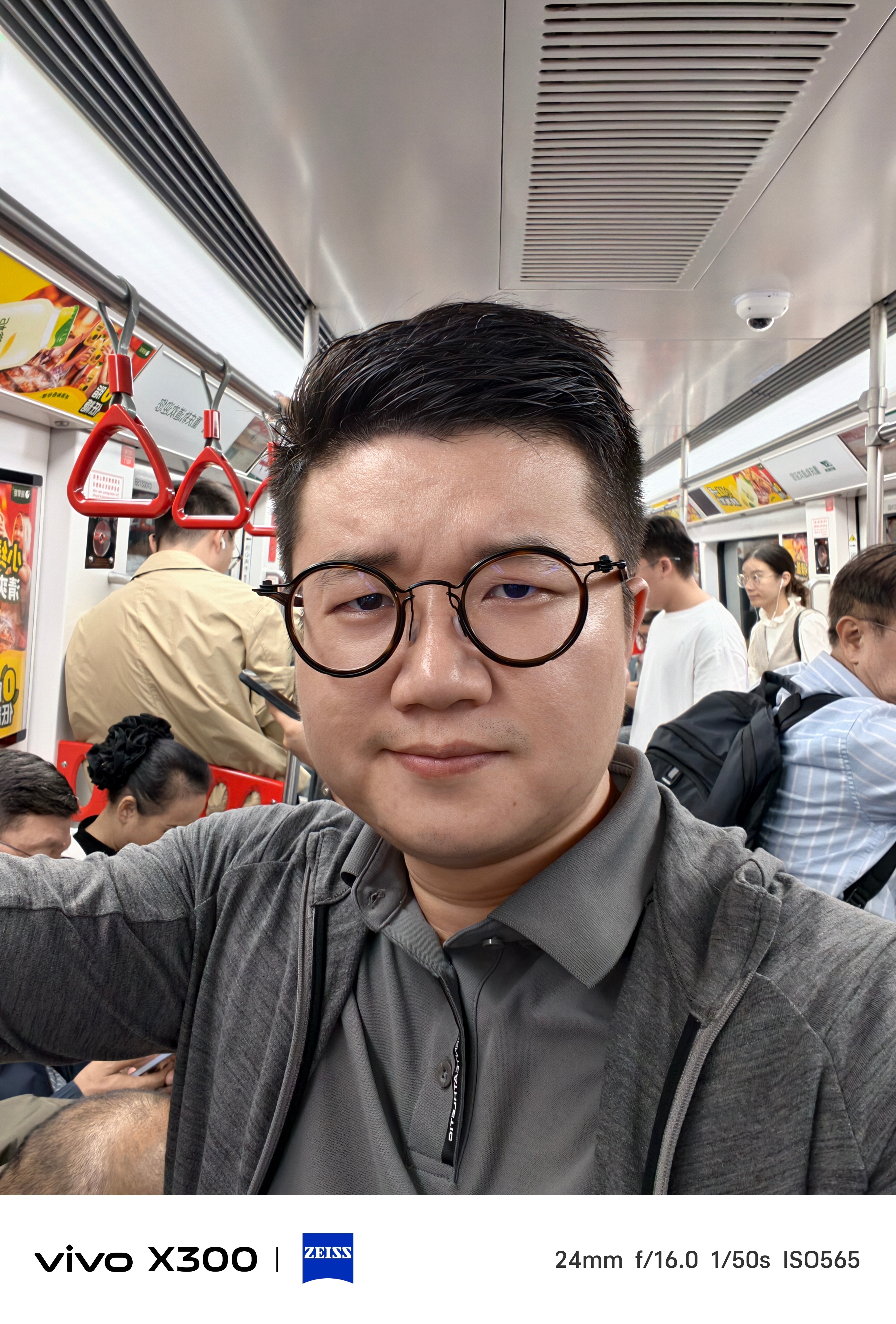 重庆人坐过山车是日常，外地人想体验过山车就去做重庆地铁。刺激。。。