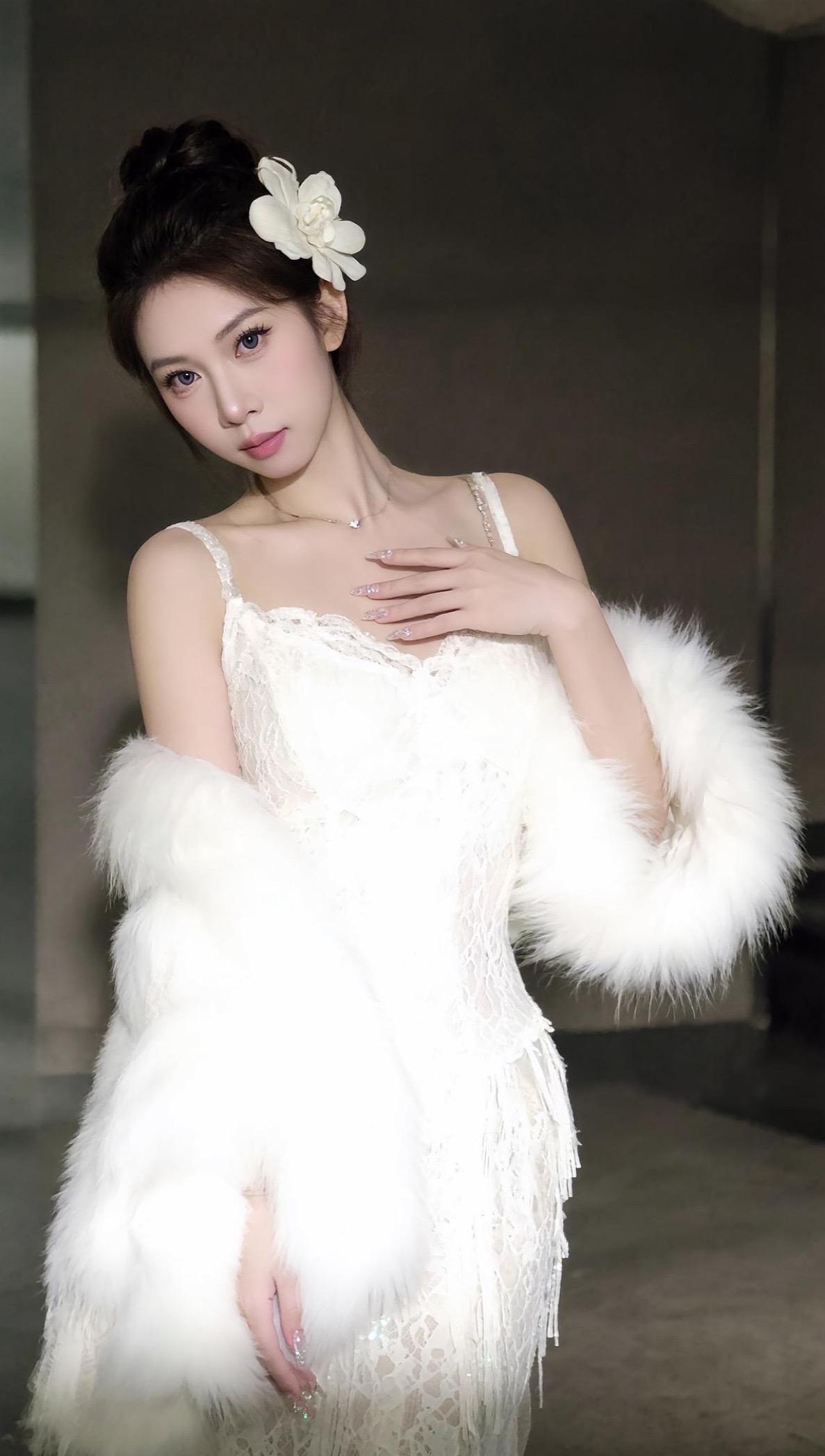 温柔系穿搭灵感 清冷氛围感拉满 柔美白纱 氛围感写真分享