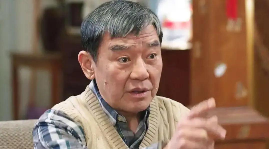 4.3万家庭还在找亲人
 
1987年两岸开放探亲，孟州李西毅带着父亲遗像第一次