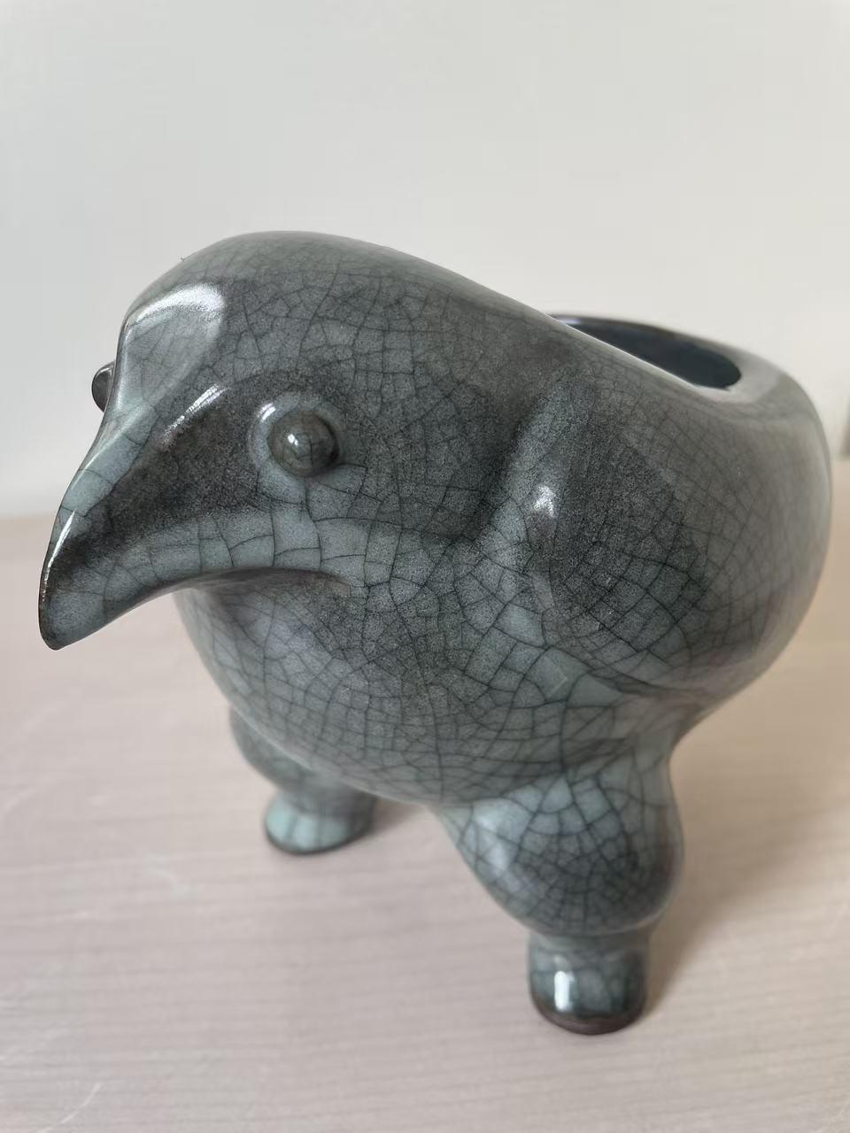 一位做了近三十年收藏的大学同学，最近入手的一位古董。有识货的吗？