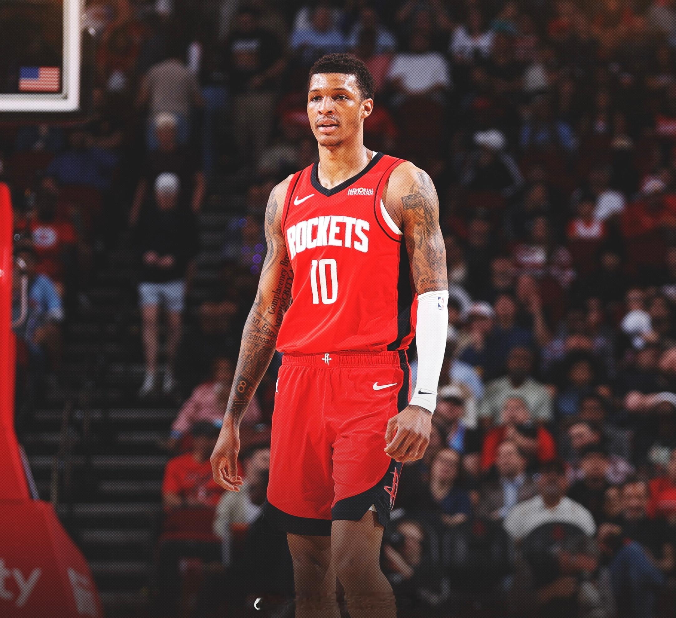 小贾过去10场比赛，场均18.6分7.5篮板1.4助攻，投篮命中率55%，三分命