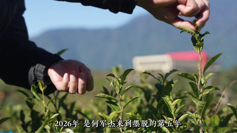 父母跨3千公里赴边境陪儿子过年95后村干部与父母过年在边境团圆3千公里奔赴，是爸