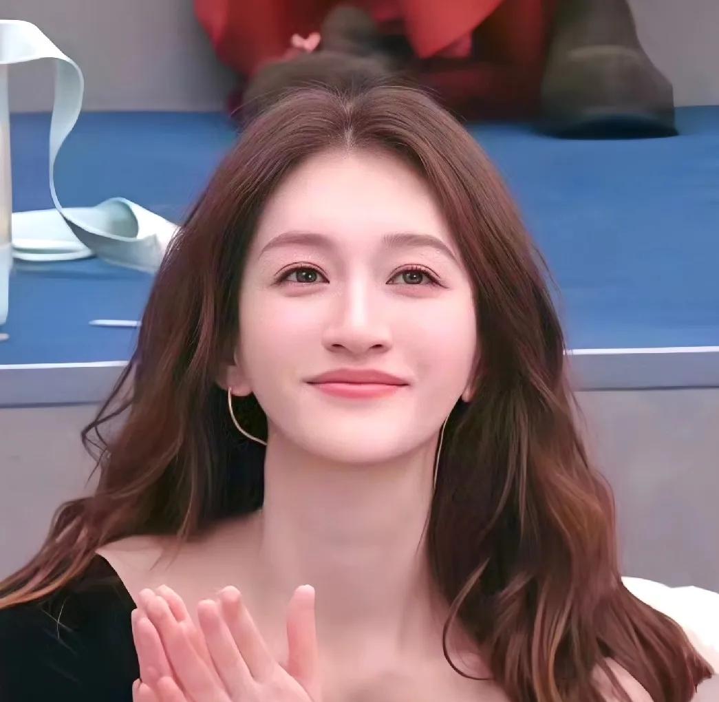 乘风2026：一场用体面掩盖失控，把姐姐们逼到集体停播的闹剧
 
临近开播突然将