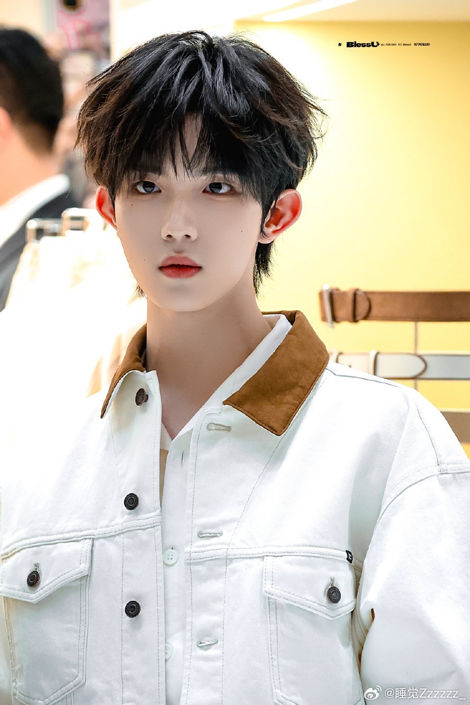 苏新皓实物战神来的 亲眼见过才懂什么叫实物战神，苏新皓本人比镜头里更亮眼，全能C