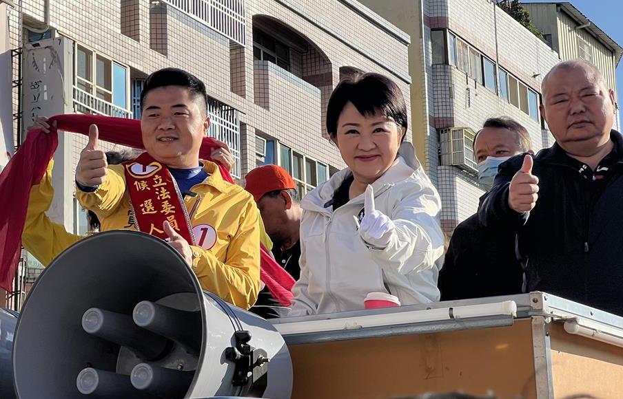 2024选举倒数3天，国民党政治明星、台北市长蒋万安与“蓝营一姐”、台中市长卢秀