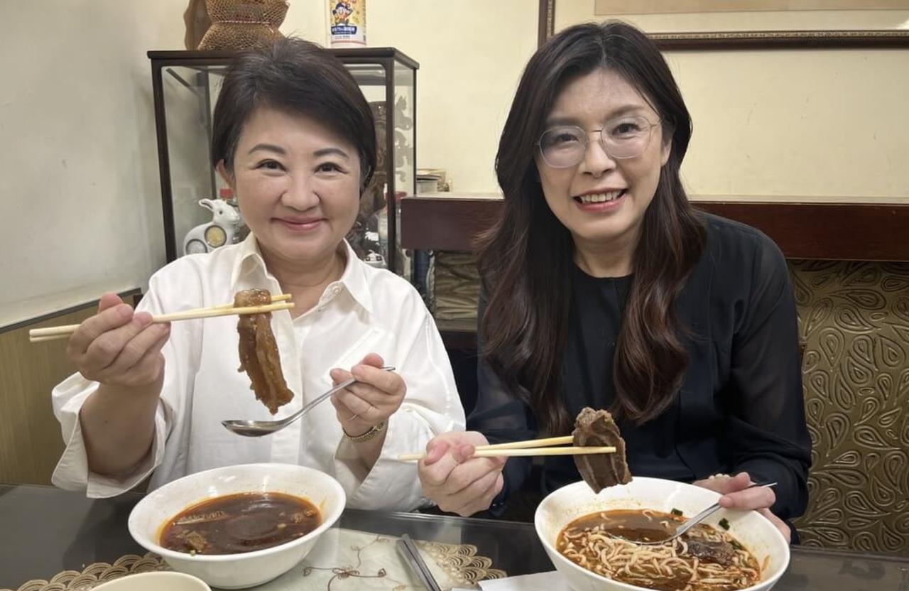 岛内媒体报道，日本熊本地震造成严重伤亡，国民党主席郑丽文、台中市长卢秀燕纷纷捐款