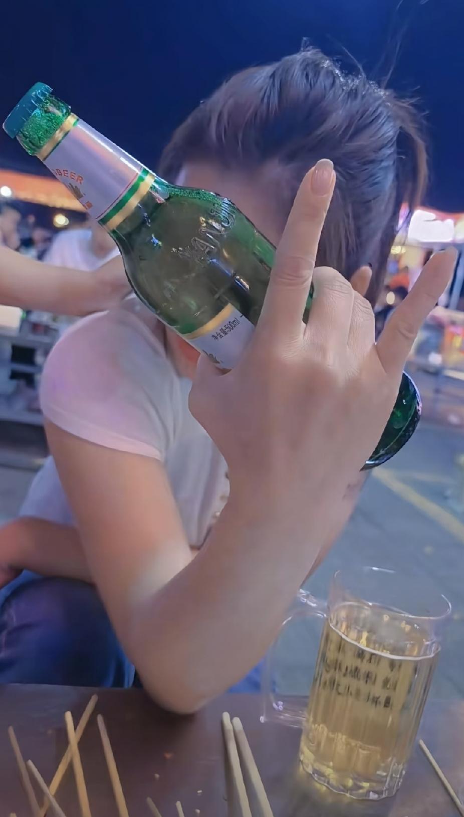 好友问我，如何走出婚姻的平淡期？有没有一种良方，能把爱的保鲜期延长？
我听完后哈