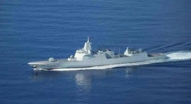 为什么美国人那么怕055大驱呢？这么说吧，一旦055上战场，美国11艘航母就得变