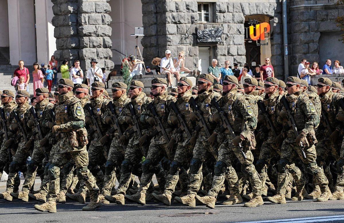 伊朗这波反制太硬气了！面对西方的步步紧逼，直接捏住最关键的筹码，一句话就让美以欧