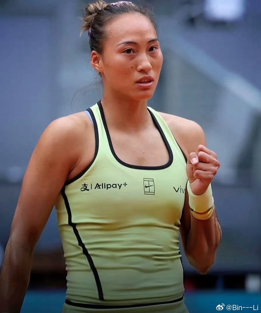 郑钦文因伤吞蛋法网一轮游法网2026 女单首轮，资格赛选手赫瓦林斯卡以6-4/6