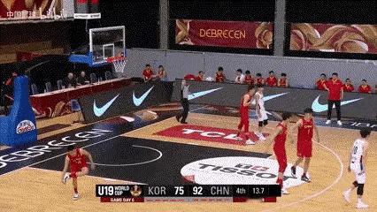 这小子可太招人稀罕了！

这个对韩国球员上强度的球员，可太有意志品质了！
真让人