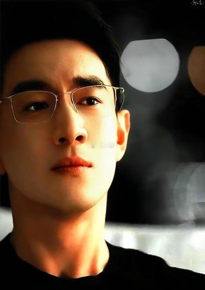 有些演员用6年走出一个角色，有些演员6分钟就能和网友吵完一架。霍建华就是前者。拍