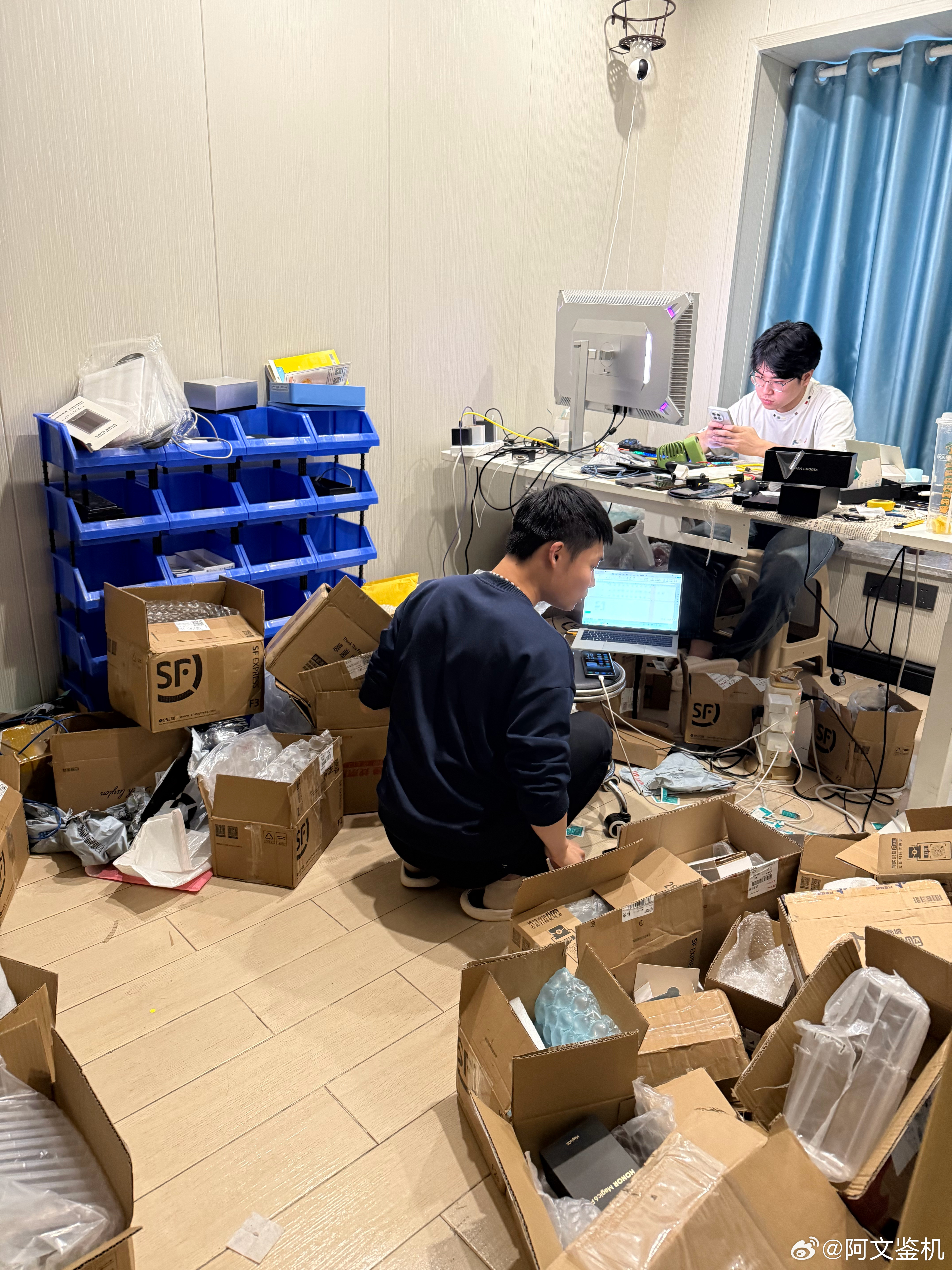 又到了给大家发工资的时候，工作室3月份面临转型，虽然面临人员变动，但这个月也算是