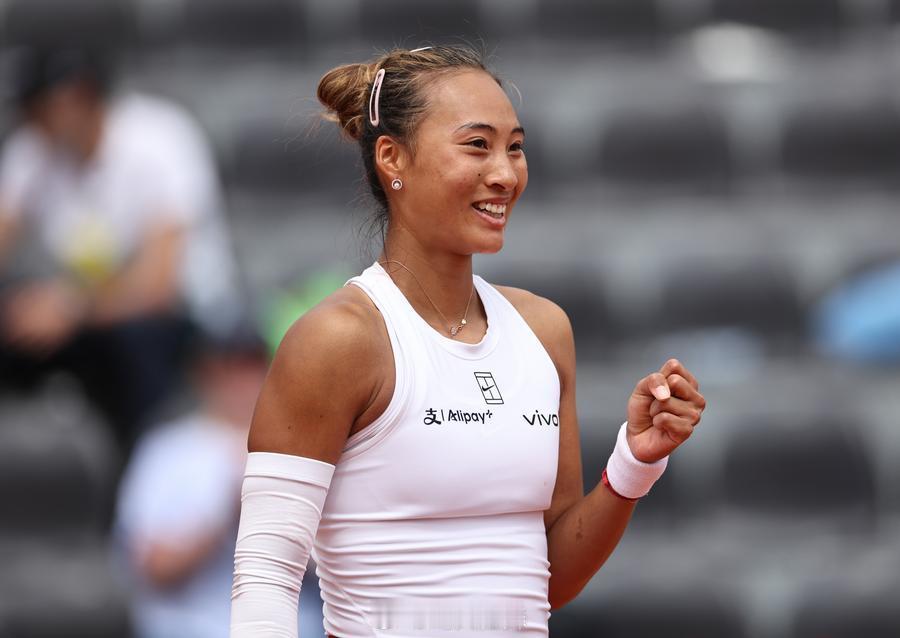 郑钦文2比0弗莱彻郑钦文连续三年晋级罗马站16强罗马WTA1000赛第三轮八号种