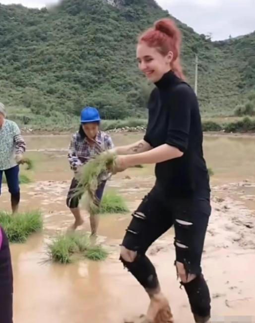 2018年，21岁意大利美女与27岁广西农村小伙结婚生子。令人意外的是，在结婚后