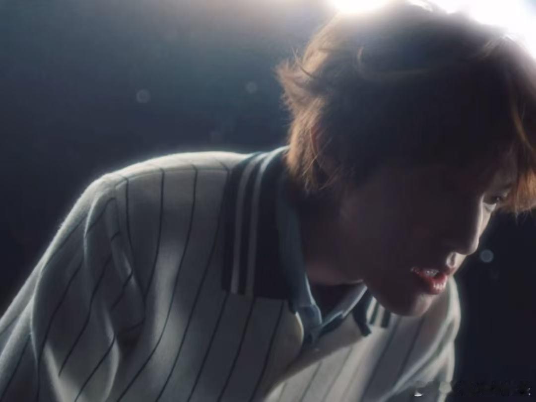 张泽禹换头像 张泽禹新歌头像安排上了，换头像就是新歌的信号，已经开始蹲了 