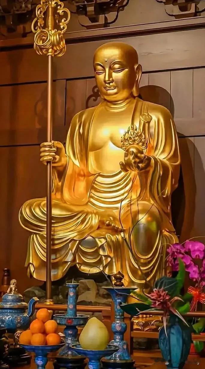 流传千年的，老人言:
在大年初一，不要倒垃圾或泼水。
衣服，晚上不能让它在露天的