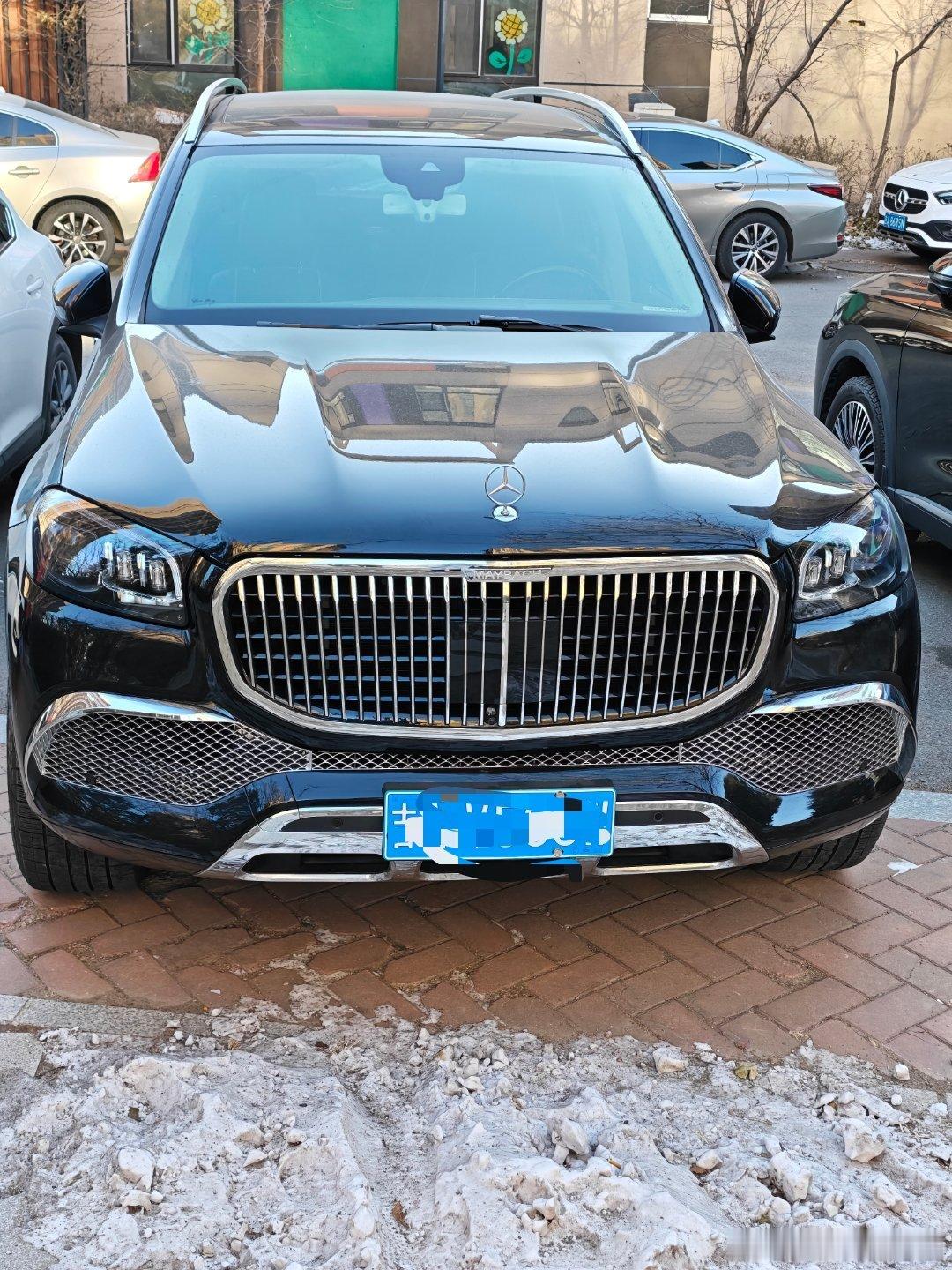 和老款比起来，现款迈巴赫gls 颜值提升了不少，老款下格栅实在是喧宾夺主 