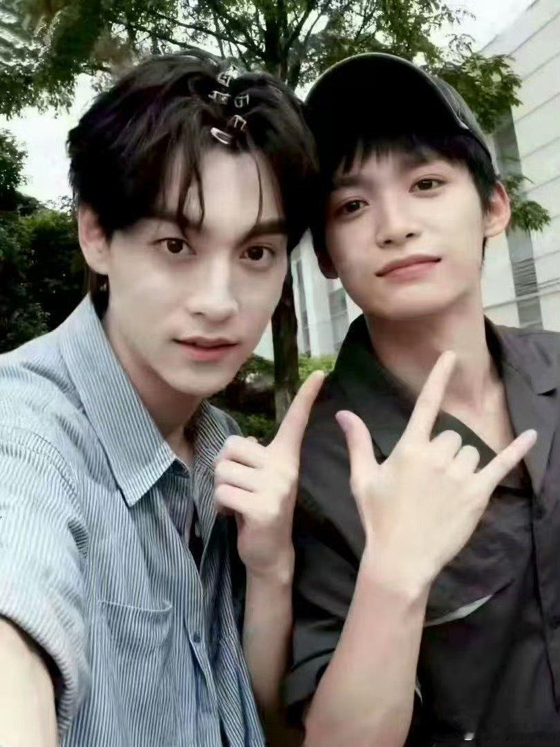 梓渝说和田栩宁很熟雷朋99是真的！ 