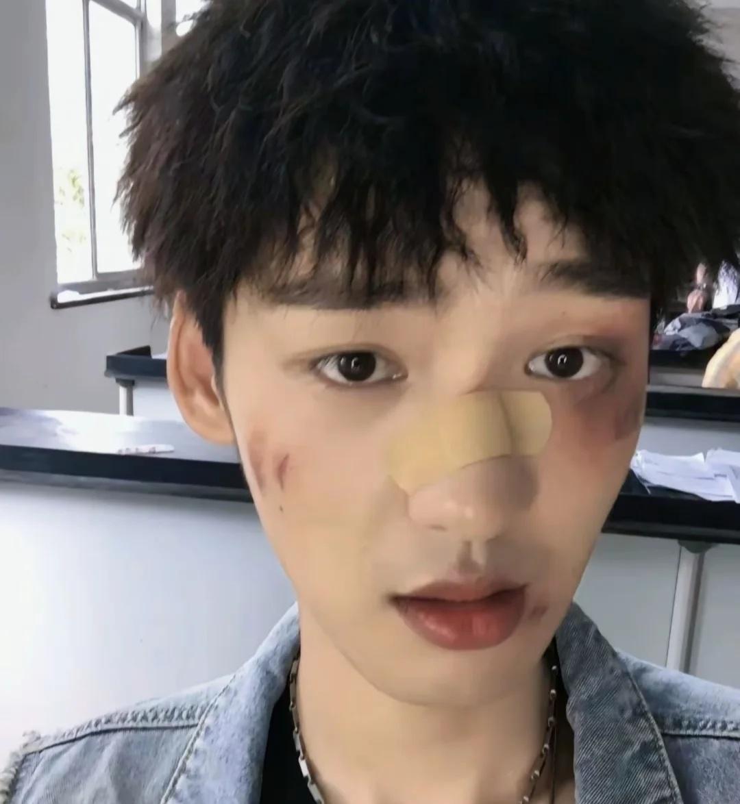 全剧最不爱把别人扔湖里的人
你的胆子真是肥嘟嘟的仅代表个人