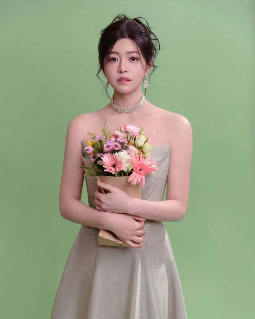 陈妍希反骨全用在打游戏上了陈妍希 上学最严厉的母亲 我也想变小让陈妍希催我上学。