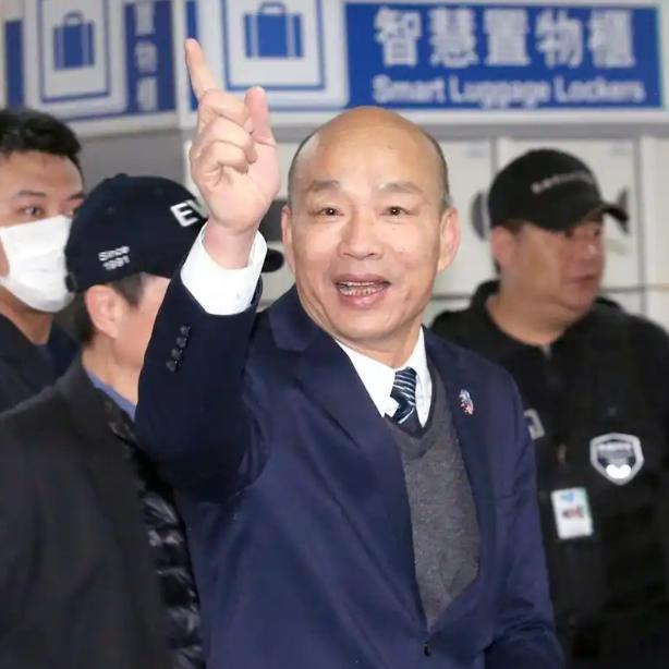 4月24日，台湾地区“立法院”院会上演了一幕让人跌破眼镜的戏码，民进党团公然抛出