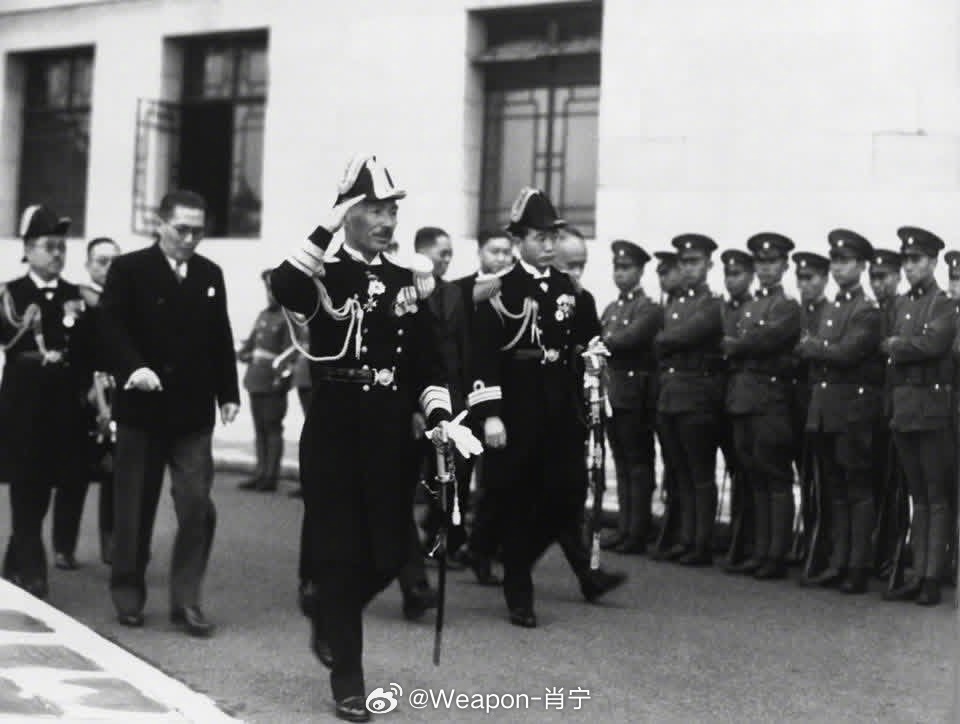 照片中的历史 黄鼠狼给鸡拜年——1936年，新任日本驻沪海军陆战队司令大川内传七