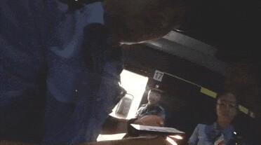 凌晨两点二十，商南站的电话突然响了。那头说，Z37次列车上有个旅客肚子疼得厉害，