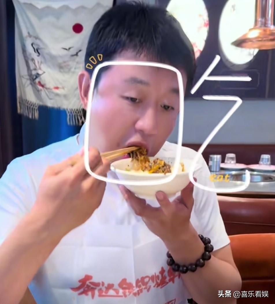 佟大为这基因，也太强大了！
 
8月1号，佟大为的老婆关悦晒出一家人去长春吃烤肉