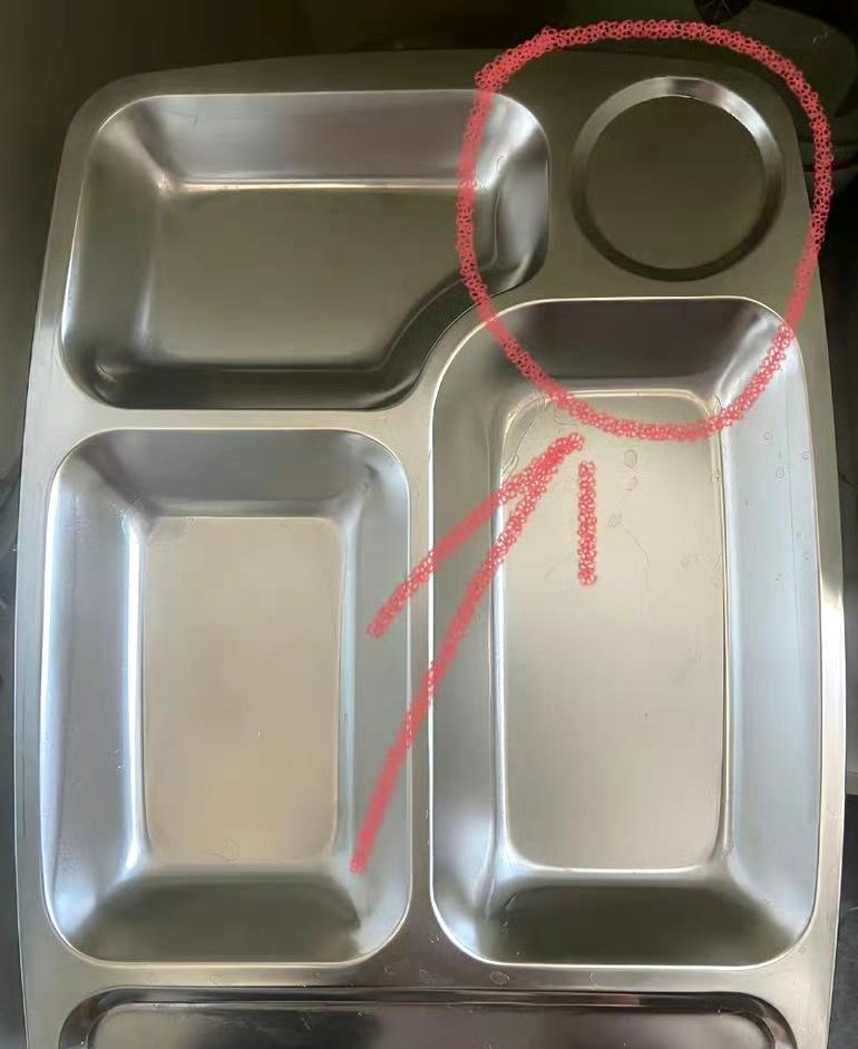 至今搞不明白餐盘这个地方是放啥的。