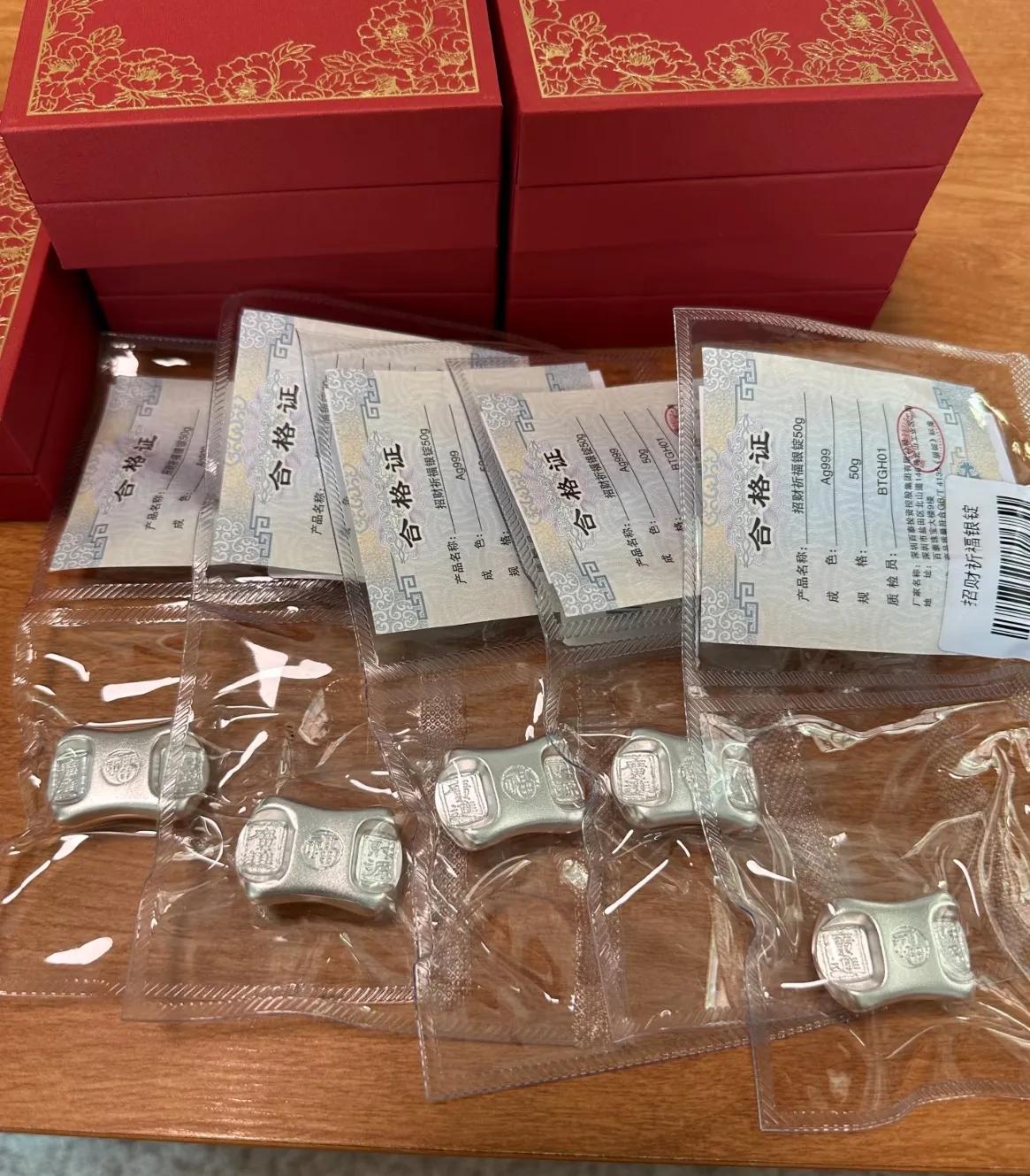 看了昨天的银价，
瞬间感觉血压飙升到108，
7月15日，白银从10.8一克跌到