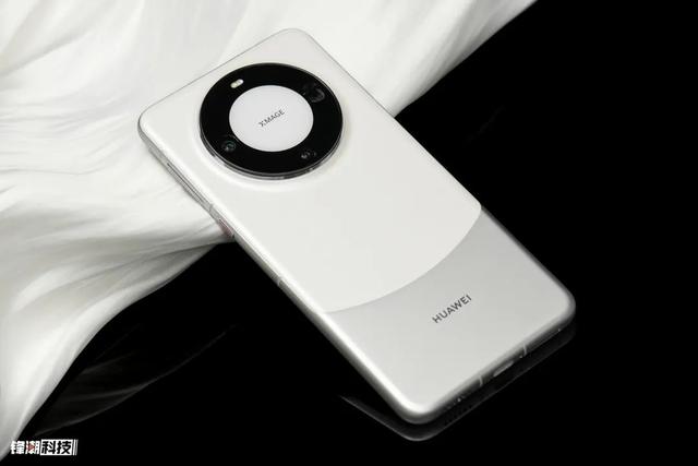 8300mAh！这满血直屏上来就放大招，小米对手来了