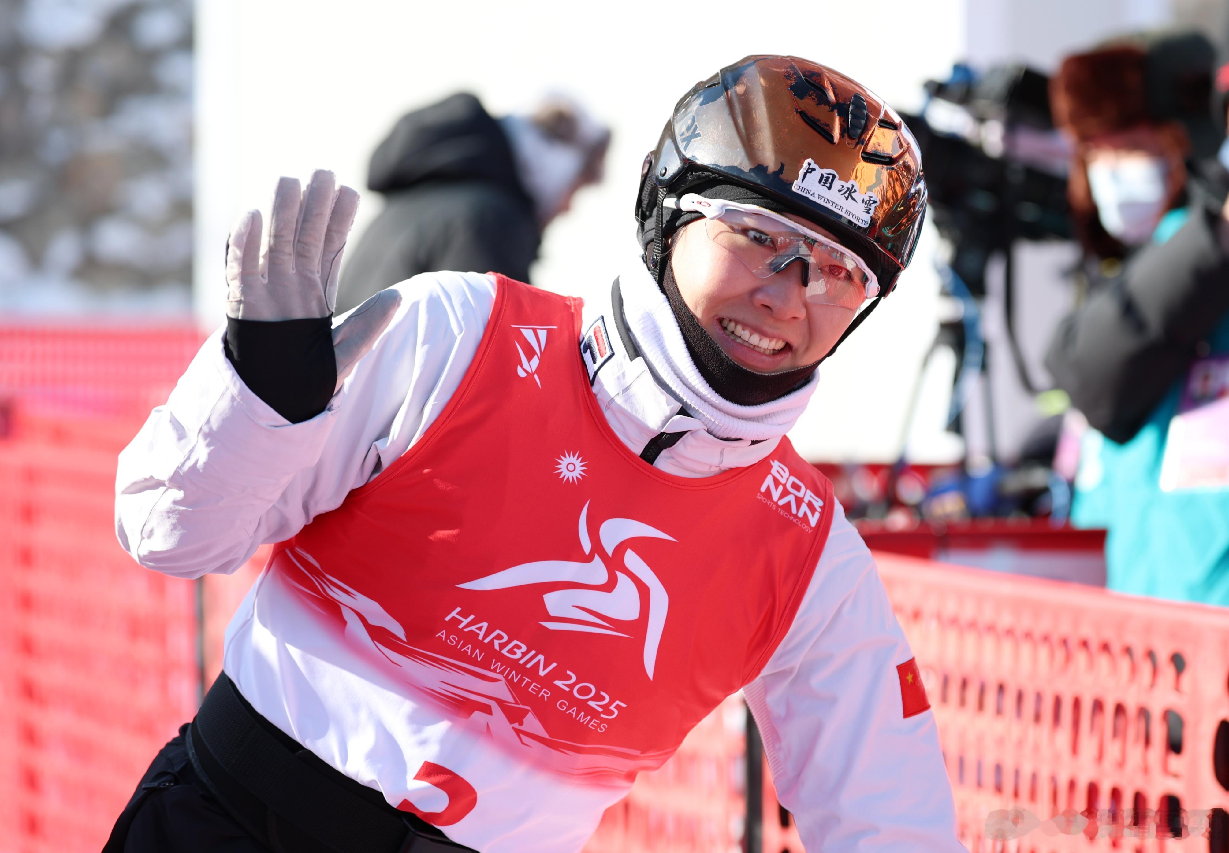 恭喜35岁的徐梦桃再夺冬奥会女子空中技巧冠军，实现了卫冕。她成为历史上首位卫冕这