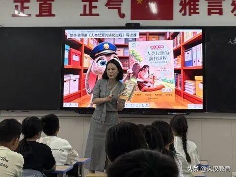 “蓝方”骨干教师深耕讲台多年，教学功底扎实、教学经验丰厚，作为“火种小组”的核心