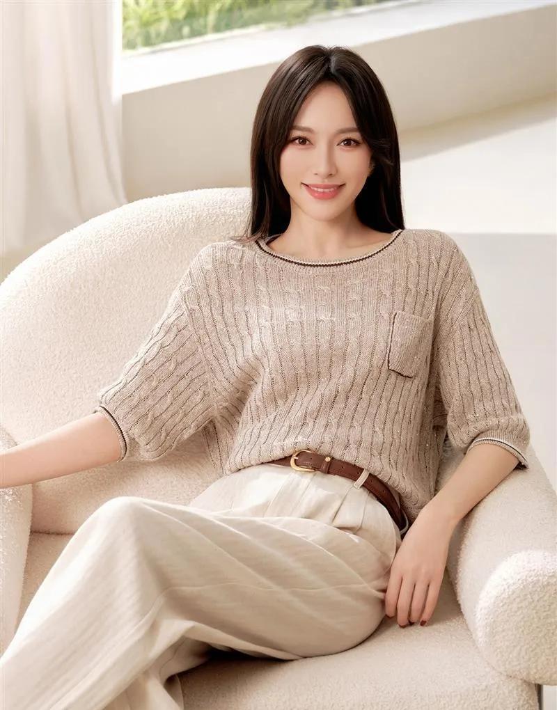 唐嫣这套真的太戳我了！燕麦色针织+白阔腿裤，温柔又显贵，完全是我们日常能穿出门的