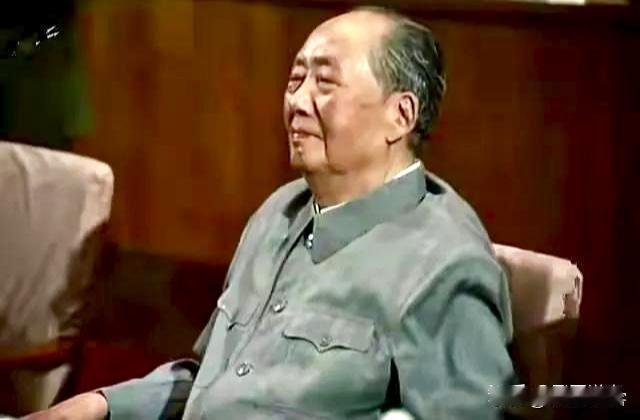毛主席风趣的说：你们不走，我也不好走！
1973年党第十次全国代表大会，是他生前